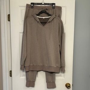 Women's Taupe Lounge/Jogger Set